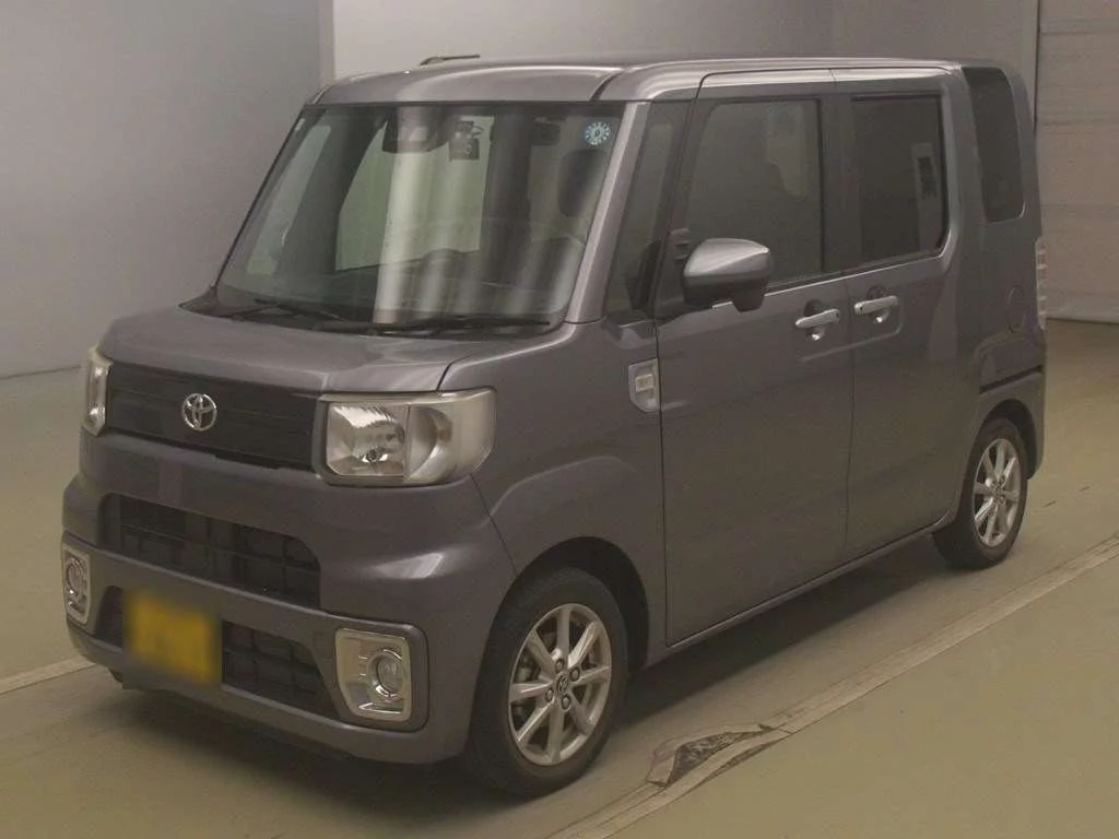 Toyota Pixis Mega LA700A 2022